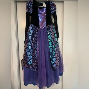 Enchanting Girls' Size Large Mal
Costume with Crown & Neck Collar